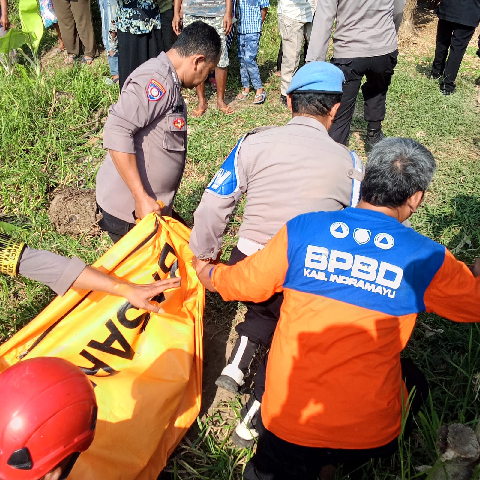 pria tenggelam saat kabur dari penggerebekan